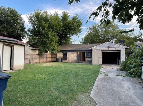 9681 Glengreen Dr, Dallas, TX 75217-2732
