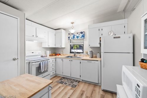 26248 Queen Mary Ln, Bonita Springs FL  34135-6536 exterior