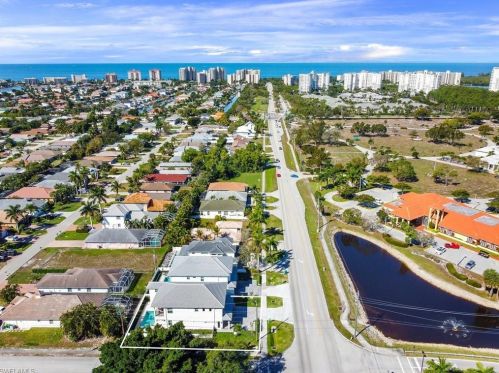 596 111th Ave, Naples FL  34108-1824 exterior