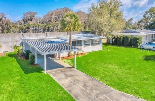 2420 Vindale Rd, Tavares, FL 32778-4570