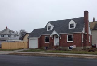 27 Gates Ave, North Lindenhurst, NY 11757-4812