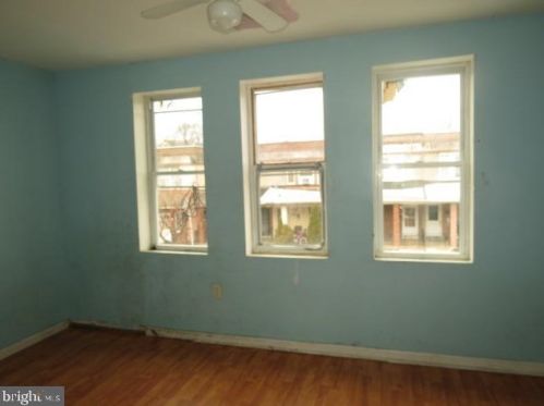 7108 Guyer Ave, Philadelphia PA 19153-2405 exterior