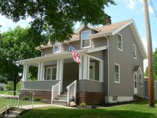 1590 Larch St, Akron, OH 44301-2619