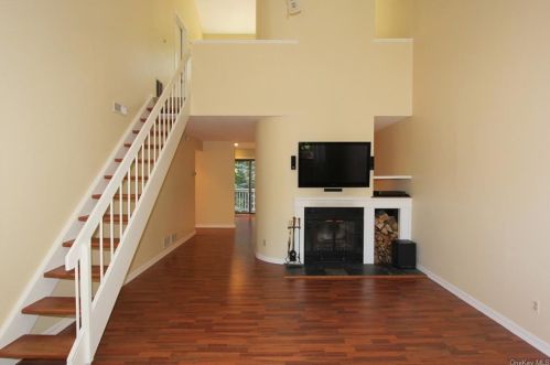 50 Bittersweet Ln, Lewisboro, NY 10590-2425