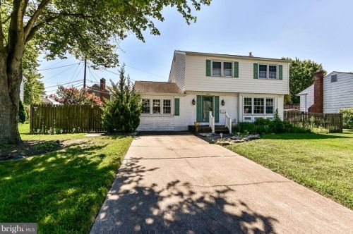 2015 Oak St, Wilmington, DE 19808-4830