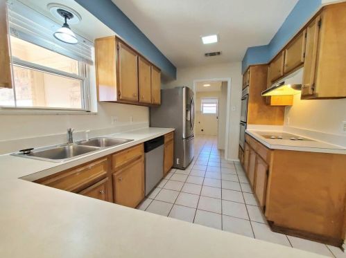 5620 Ledgestone Dr, Fort Worth TX  76132-2550 exterior