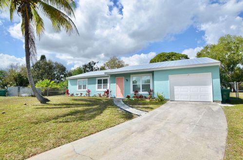 221 Dillon Ct, Fort Pierce, FL 34953-6203