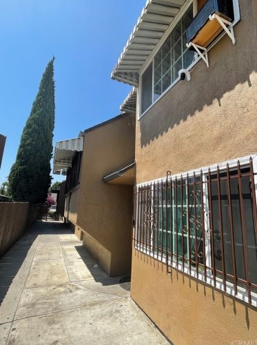 1118 17th St, Long Beach, CA 90813-2174