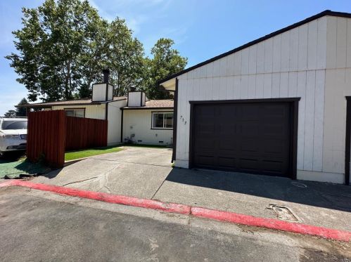 713 Blair Pl, Santa Rosa, CA 95401-8734