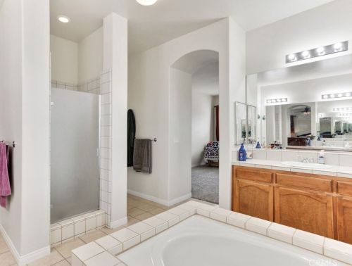 6608 Montagna Dr, Bakersfield CA  93306-7658 exterior