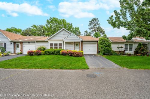91 Chaucer Ct, Lakewood, NJ 08701-7326