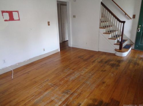 20 Hyde St, Manchester, CT 06040-2610
