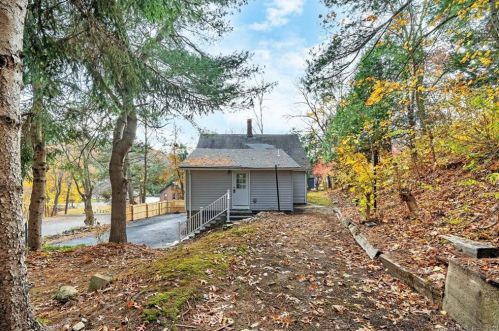 346 Middlebury Rd, Waterbury CT  06762-2601 exterior