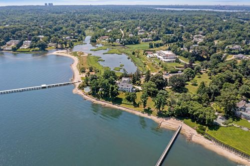231 Dock Ln, Great Neck, NY 11024-1100