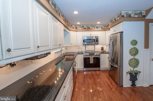 614 Westwind Dr, Berwyn PA  19312-1144 exterior