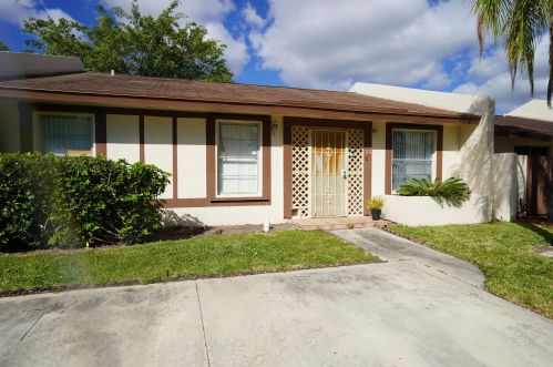 25 Chelsea Ln, Boynton Beach, FL 33426-7738
