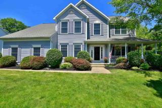 73 Corrit Dr, Bethlehem, NY 12054-6715
