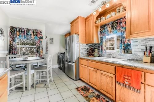 2708 Humboldt Ave, Oakland CA  94602-3635 exterior