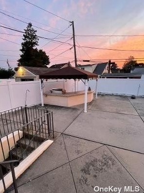 272 Knollwood Ln, Seaford NY  11783-1025 exterior