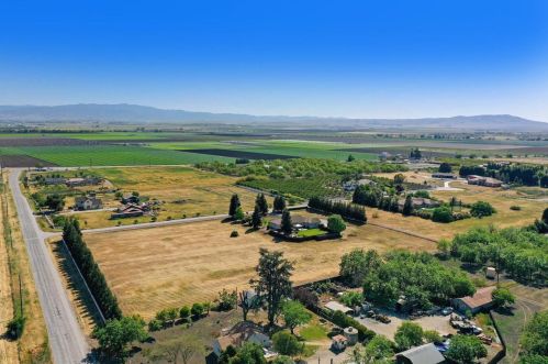 5890 Yuste Ln, Hollister CA  95023-9538 exterior