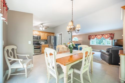 114 Lancaster Farm Rd, Salem NH  03079-4823 exterior