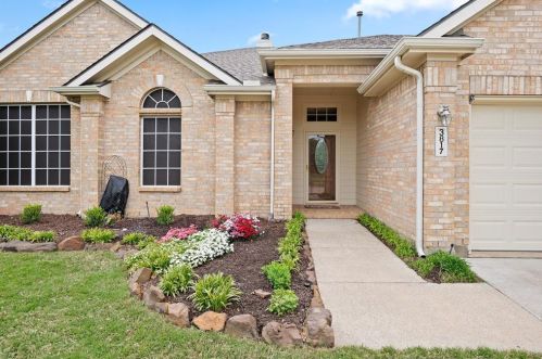 3817 Ranchman Blvd, Denton, TX 76210-3331