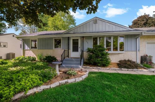 1007 Edgewater Ave, Saint Paul, MN 55126-8119