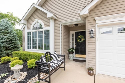 6 Congressional Rd, Jackson Twp, NJ 08527-4018