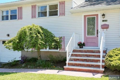 406 Blauvelt Ave, Ho Ho Kus, NJ 07423-1115