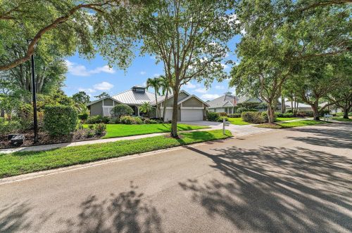 5681 Forest Glade Trl, Hobe Sound, FL 33455-8301