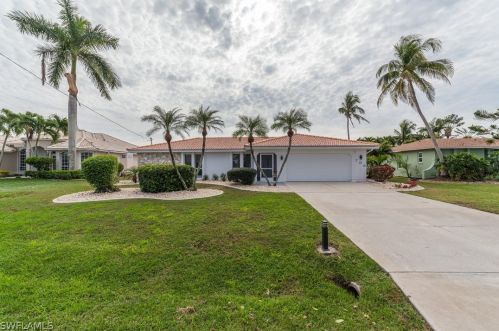 706 52nd St, Cape Coral, FL 33914-6584