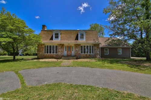 3638 Grant St, Slatington, PA 18080-3418