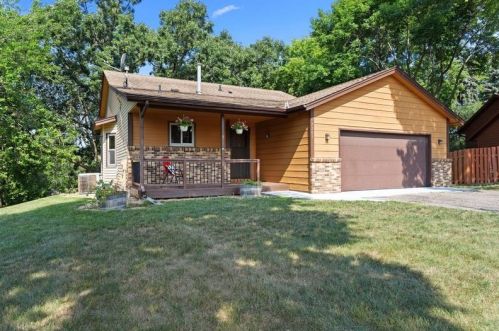 7741 Banks Ct, South Saint Paul, MN 55077-5810