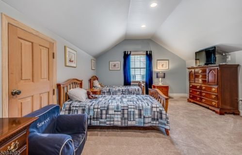 27 Kern Dr, Roxbury Township NJ  07836-9726 exterior