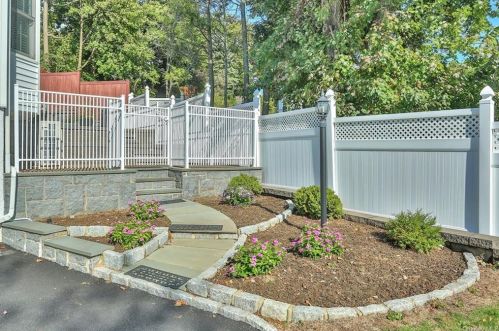 255 Kensico Rd, Thornwood NY  10594-1656 exterior