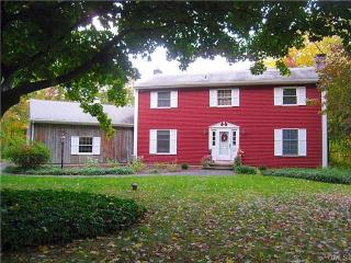 42 Wedgewood Dr, Danbury, CT 06811-2845