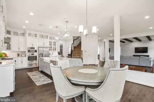 10244 Forest Lake Dr, Great Falls VA  22066-3609 exterior