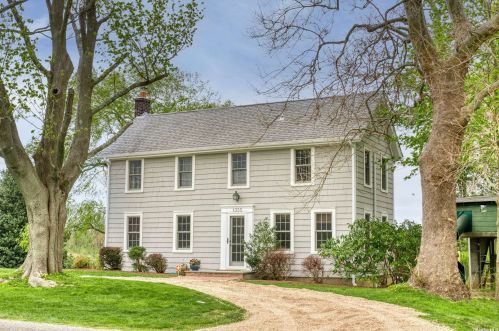 1355 Cox Ln, Nassau Point, NY 11935-1325