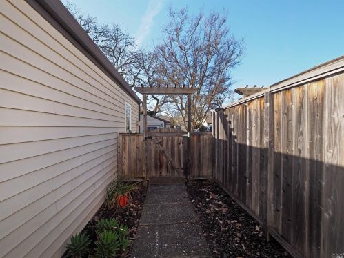 1638 Yardley St, Santa Rosa CA 95403-2397 exterior