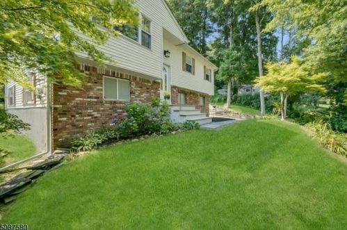 20 Warren Pl, West Milford, NJ 07480-1134