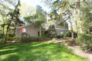 8 Old Weathersfield Rd, Tinton Falls, NJ 07712-3325