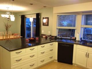 9243 Palatine Ave, Seattle WA  98103-3017 exterior