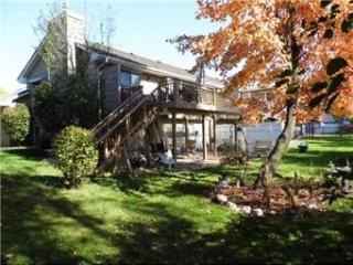 948 Sherwood Rd, Saint Paul, MN 55126-9113
