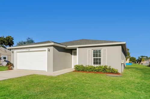 1809 Cameo Blvd, Fort Pierce FL  34953-2006 exterior