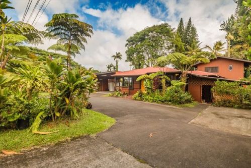 1807 Waianuenue Ave, Hilo, HI 96720-1239