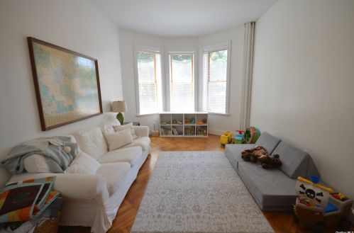 97-18 80th St, Jamaica, NY 11416-1135