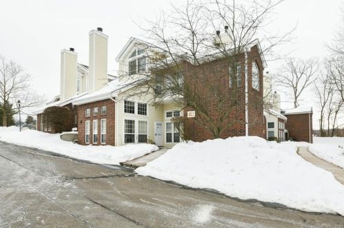 280 Carriage Crossing Ln, Middletown, CT 06457-5865