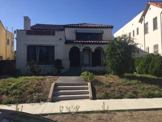 1051 Citrus Ave, Los Angeles CA  90036-4931 exterior