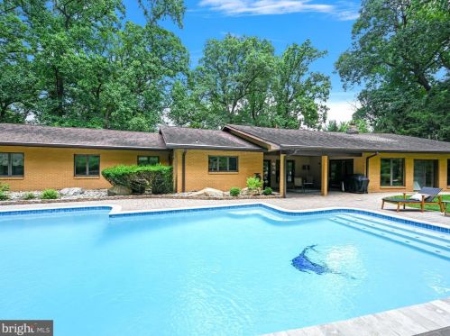 1716 Old Welsh Rd, Huntingdon Valley PA  19006-5838 exterior