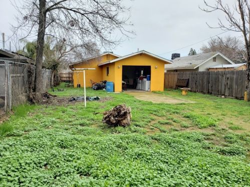 961 10th St, Orange Cove CA  93646-2315 exterior
